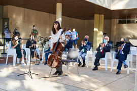 Actuación de Natalia García. Homenaje a los sanitarios en la Facultad de Medicina de la Universidad de Málaga. Campus de Teatinos. Octubre de 2021