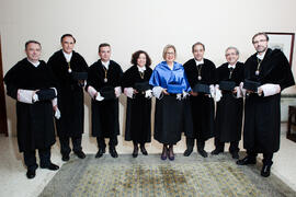 Retrato de grupo previo a la imposición de la Medalla de Oro de la Universidad de Málaga a Adelaida de la Calle. Paraninfo. Mayo de 2016