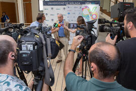 Rueda de prensa de Alfonso Guerra. Curso "Geopolítica y leyenda negra". Cursos de Verano de la Universidad de Málaga. Málaga. Julio de 2019