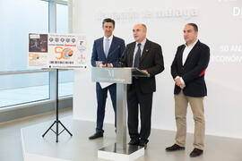 Miguel Ángel Conejo, Elías Bendodo y Eugenio José Luque en la presentación del décimo de lotería conmemorativo del 50 Aniversario de la Facultad de Económicas. Diputación Provincial de Málaga.Facultad de Ciencias Económicas y Empresariales. Abril de 2016