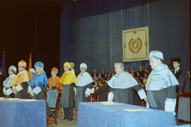 Investidura como Doctor "Honoris Causa" de D. Manuel Alcántara por la Universidad de Málaga. Teatro Cervantes. Noviembre de 2000