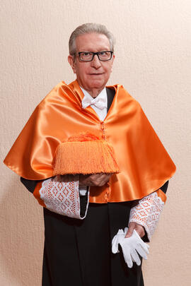 Retrato previo a la investidura como Doctor "Honoris Causa" de D. Jaime Gil Aluja por la Facultad de Económicas de la Universidad de Málaga. Paraninfo. Noviembre de 2014