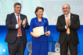 Entrega a Magdalena Álvarez de la distinción "Oikonomos" de la Facultad de Ciencias Económicas y Empresariales de la Universidad de Málaga. Paraninfo. Diciembre de 2024