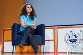 Isabel Guerrero. "Dialogando" con Clara Grima. Escuela de Ingenierías Industriales de la Universidad de Málaga. Mayo de 2024