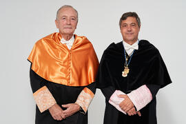 Retrato de Teodomiro López y Jorge Martínez-Vázquez previo a su investidura como Doctor "Honoris Causa" por la Universidad de Málaga. Edificio del Rectorado. Julio de 2025