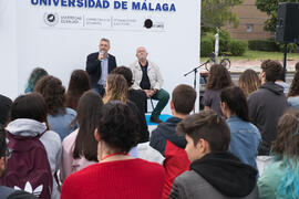 Peter Welter Soler y Juan Fernández imparten el taller: "Silent Please! Filming is coming". II Día del Estudiante. Campus de Teatinos. Octubre de 2018