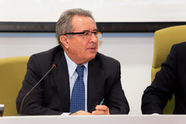 Francisco Argüelles en la presentación del libro "Málaga en el punto de mira. Relato fotográfico del siglo XX". Rectorado. Diciembre de 2014.