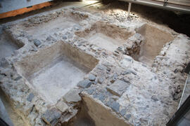 Depósitos de garum. Edificio del Rectorado. Abril de 2009
