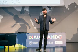 Conferencia "Dialogando" con Manu Sánchez. Complejo de Estudios Sociales y Comercio. Enero de 2018