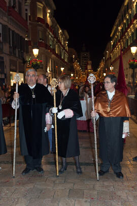 Antonio Ramírez de Arellano, Adelaida de la Calle y Joaquín Luque en la Estación de Penitencia de la Hermandad de los Estudiantes. Málaga. Marzo de 2015