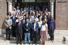 Foto de grupo tras la presentación de los Cursos de Verano 2016. Edificio del Rectorado. Mayo de 2016