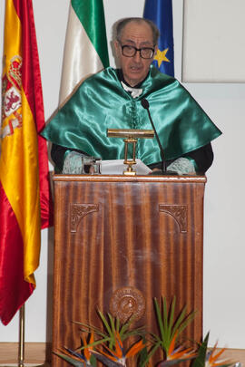 Investidura como Doctor "Honoris Causa" de D. Vicenç Navarro por la Universidad de Málaga. Paraninfo. Diciembre de 2009