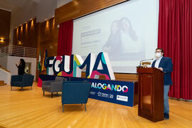 Juan José Hinojosa presenta "Dialogando" con Towanda Rebels. Facultad de Derecho. Octubre de 2020