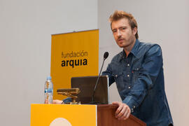 Carles Enrich Giménez. Presentación del proyecto "Nuevo acceso al centro histórico de Gironella". V Foro Arquia/Próxima 2016: Futuro Imperfecto. Paraninfo. Octubre de 2016