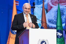 Eugenio José Luque. Entrega de las distinciones "Oikonomos" de la Facultad de Ciencias Económicas y Empresariales de la Universidad de Málaga. Paraninfo. Diciembre de 2024