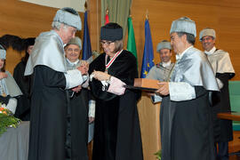 Investidura como Doctores "Honoris Causa" de Michelle Mattelart y Armand Mattelart por la Facultad de Ciencias de la Comunicación de la Universidad de Málaga. Rectorado. Abril de 2014