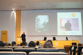 Conferencia "Avanzar mirando hacia atrás", de Jordi Badia. V Foro Arquia/Próxima 2016: Futuro Imperfecto. Paraninfo. Octubre de 2016